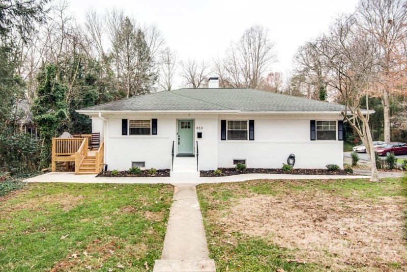 Property image 2 at 853 N Center Street, Hickory, NC 28601