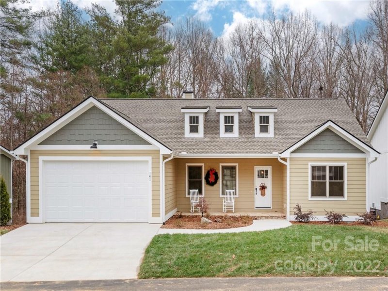 Property image 2 at 141 Olde Oak Way, Hendersonville, NC 28792