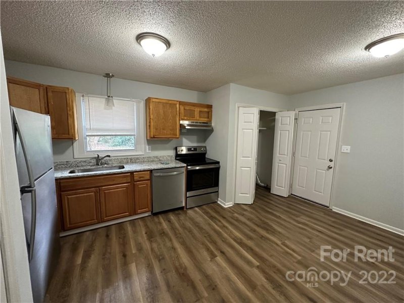 Property image 2 at 910 Canton Place, Charlotte, NC 28206