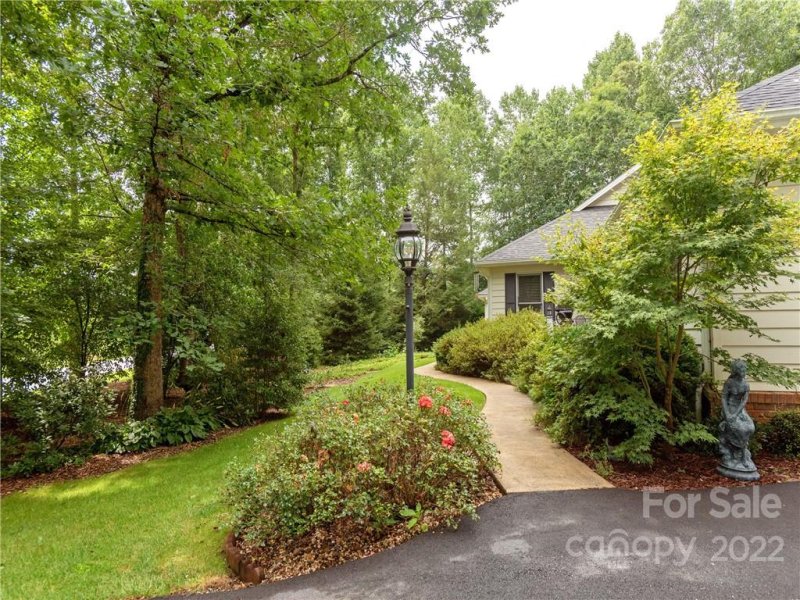 Property image 2 at 133 Old Town Way, Hendersonville, NC 28739