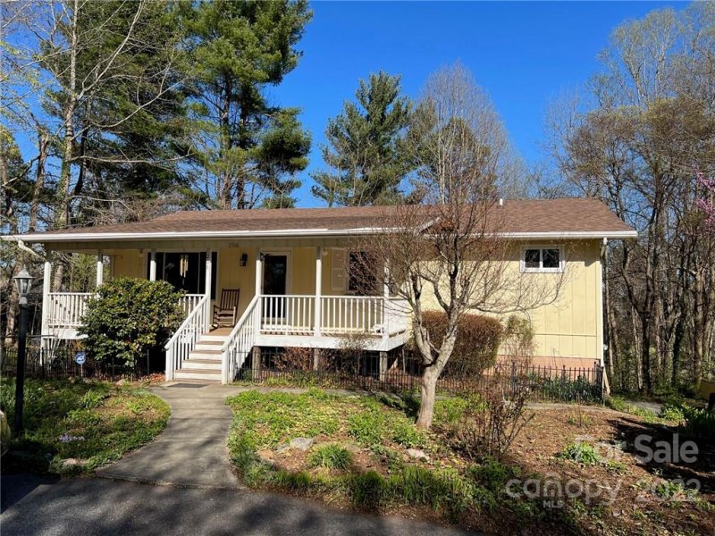 Property image 2 at 208 Rugby Forest Lane, Hendersonville, NC 28791