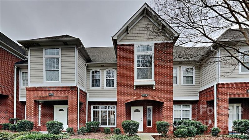 1123 Central Park Circle