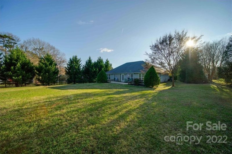 Property image 3 at 14813 Middlesborough Drive, Matthews, NC 28104