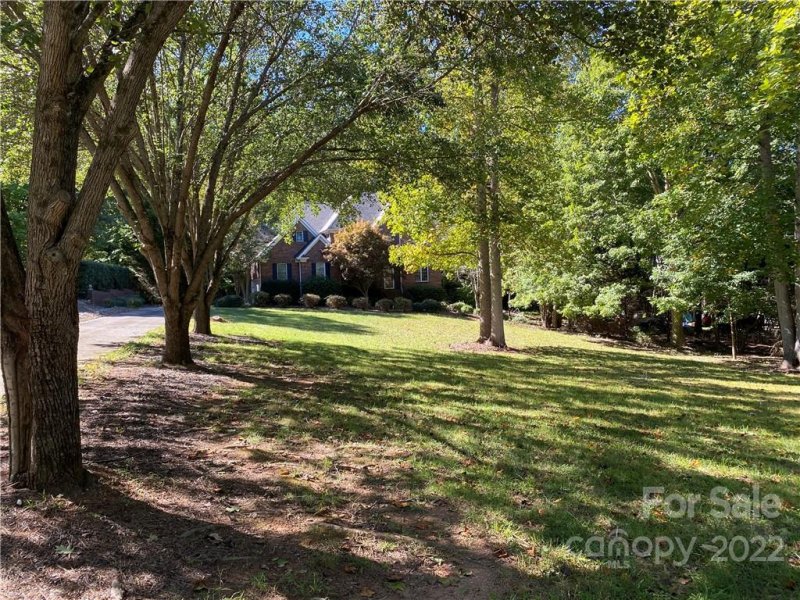 Property image 2 at 4936 Mountain Point Lane, Charlotte, NC 28216
