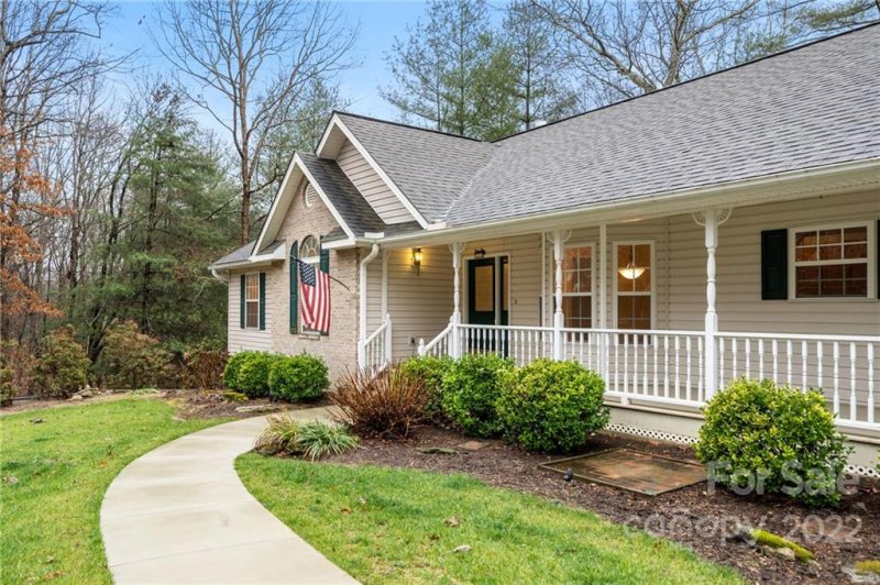 Property image 2 at 405 Rockmoor Way, Hendersonville, NC 28791