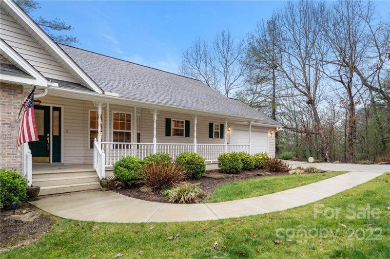 Property image 3 at 405 Rockmoor Way, Hendersonville, NC 28791