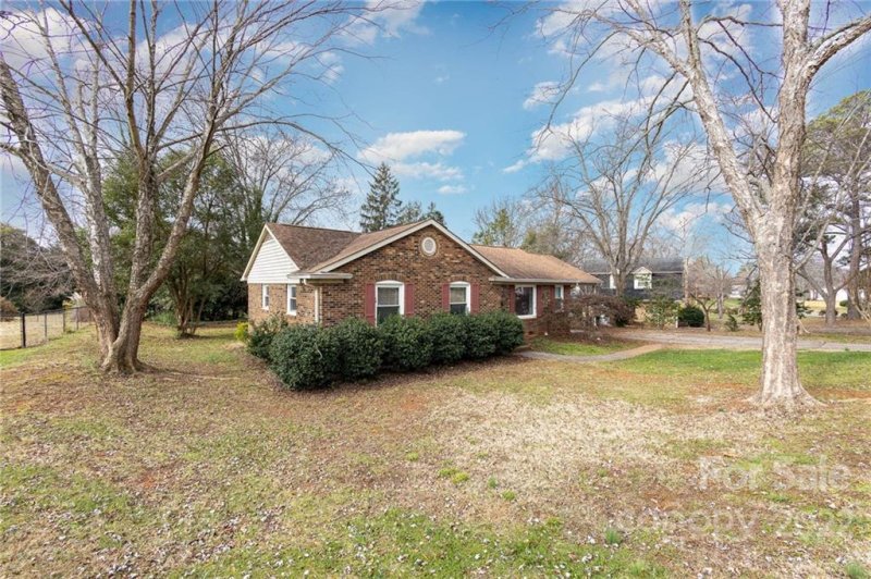Property image 3 at 2305 Gaines Avenue, Gastonia, NC 28054