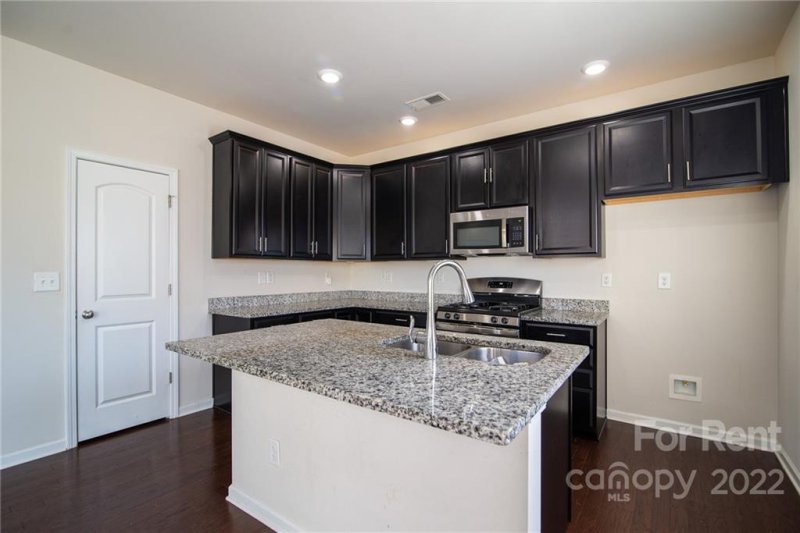 Property image 4 at 6526 Revolutionary Trail, Charlotte, NC 28217