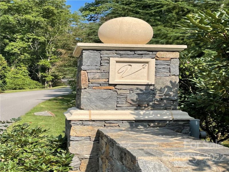 Property image 2 at 19 Villa Nova Drive, Asheville, NC 28804