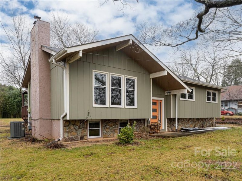 Property image 2 at 917 W Chapel Road, Asheville, NC 28803