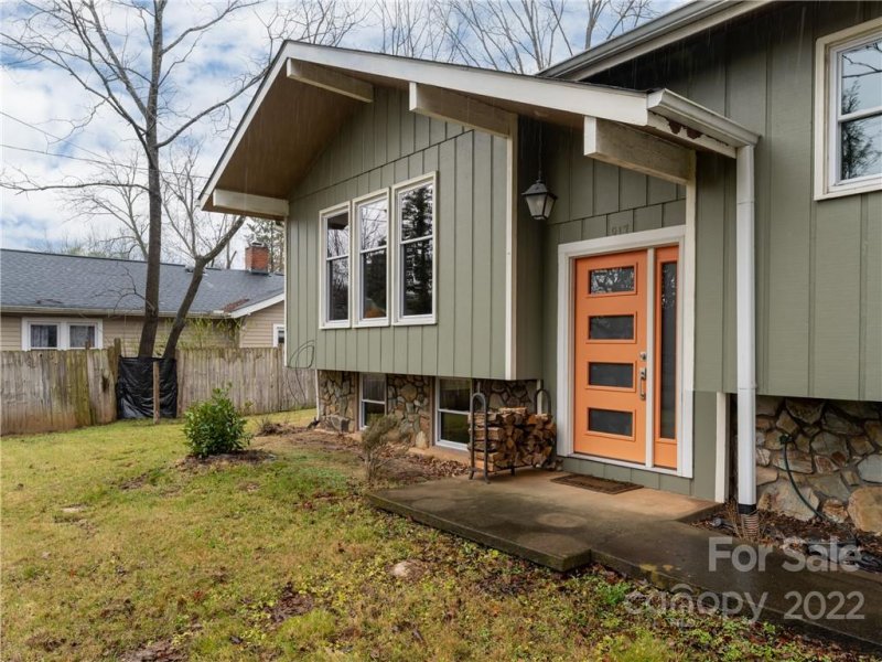 Property image 3 at 917 W Chapel Road, Asheville, NC 28803