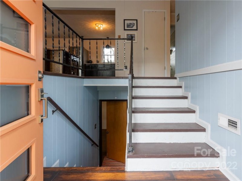 Property image 4 at 917 W Chapel Road, Asheville, NC 28803