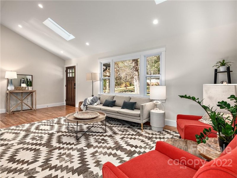 Property image 4 at 7 Sourwood Lane, Asheville, NC 28805