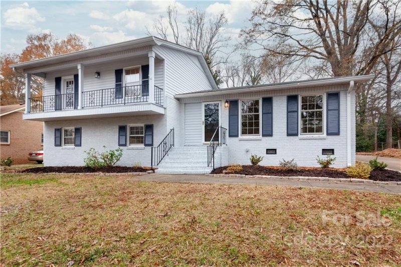 Property image 2 at 4801 Easthaven Drive, Charlotte, NC 28212