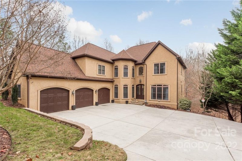 Property image 2 at 15501 Eagleview Drive, Charlotte, NC 28278