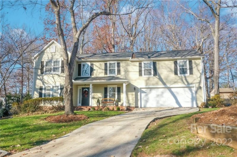 Property image 2 at 405 Leighton Court, Matthews, NC 28105