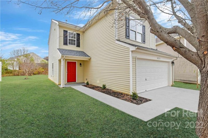 Property image 2 at 8231 Thornhaven Court, Charlotte, NC 28212