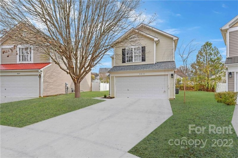 Property image 3 at 8231 Thornhaven Court, Charlotte, NC 28212