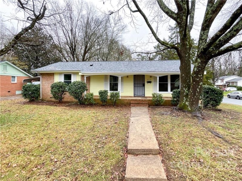 Property image 2 at 6710 Covecreek Drive, Charlotte, NC 28215