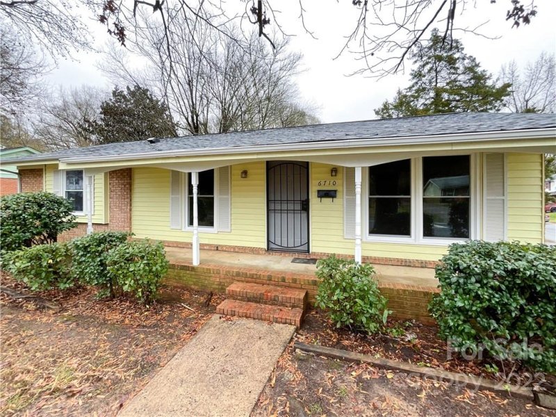 Property image 3 at 6710 Covecreek Drive, Charlotte, NC 28215