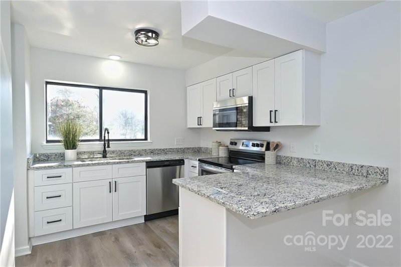 Property image 4 at 4824 Spring Lake Drive, Charlotte, NC 28212