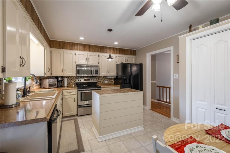 Property image 3 at 806 Summers Road, Valdese, NC 28690