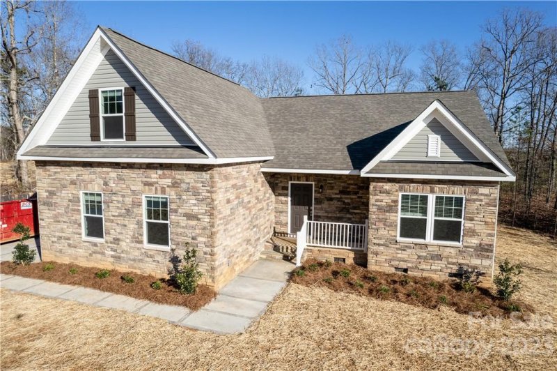 5008 Kings Pinnacle Drive