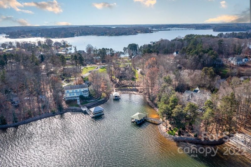 Property image 3 at 9524 Riviera Drive, Sherrills Ford, NC 28673