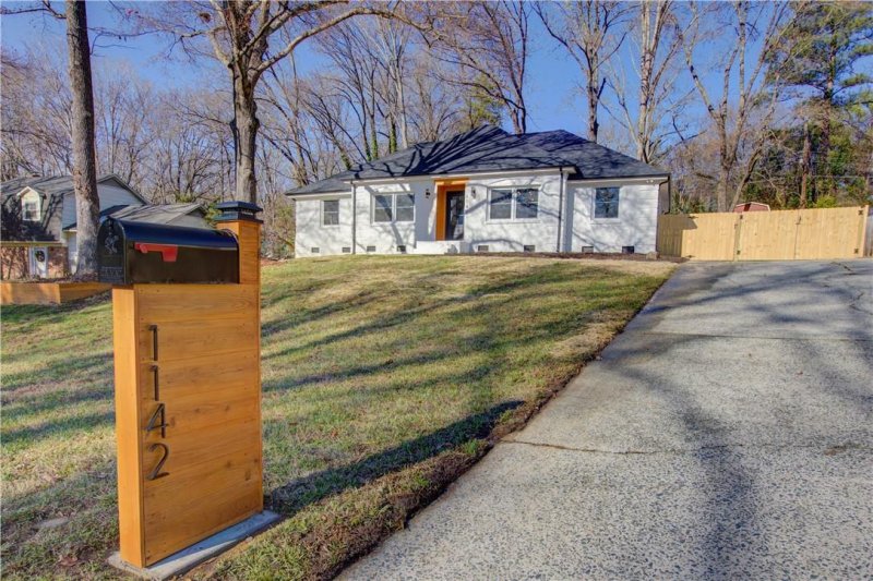 Property image 4 at 1142 Fox Run Drive, Charlotte, NC 28212