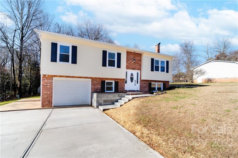 Property image 2 at 1733 Magnum Road, Hickory, NC 28602