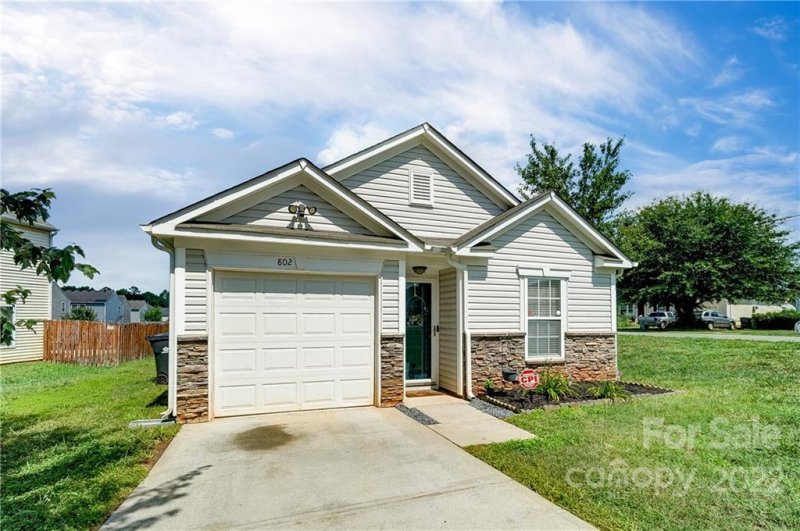 Property image 3 at 802 Swearngan Ridge Court, Charlotte, NC 28216