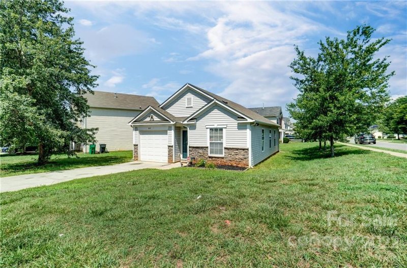 Property image 5 at 802 Swearngan Ridge Court, Charlotte, NC 28216