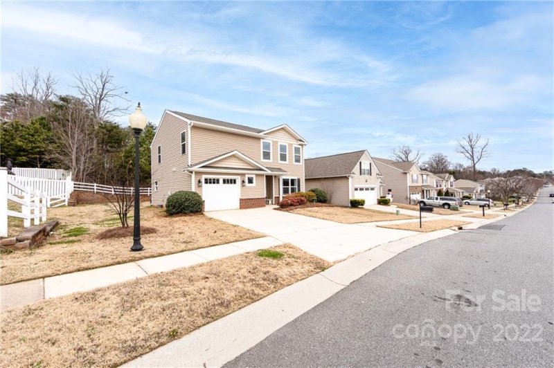 Property image 2 at 700 Willow Creek Drive, Gastonia, NC 28054