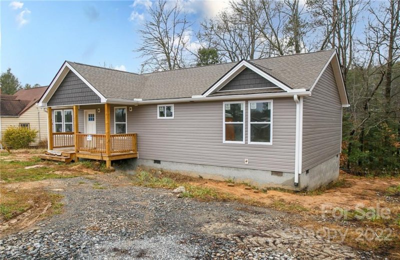 Property image 2 at 127 Hawthorne Drive, Brevard, NC 28712