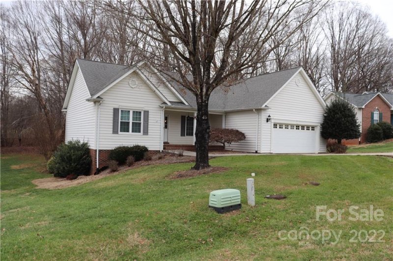 Property image 3 at 1828 Pipers Ridge Circle, Conover, NC 28613