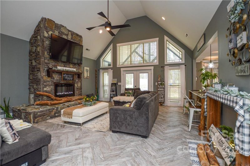 Property image 3 at 1937 Grace Lane, Charlotte, NC 28262