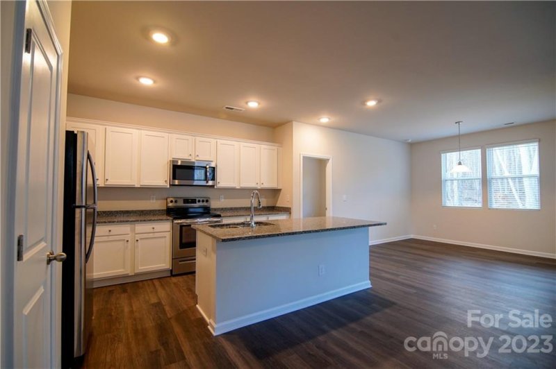 Property image 3 at 5120 Kings Pinnacle Drive, Kings Mountain, NC 28086