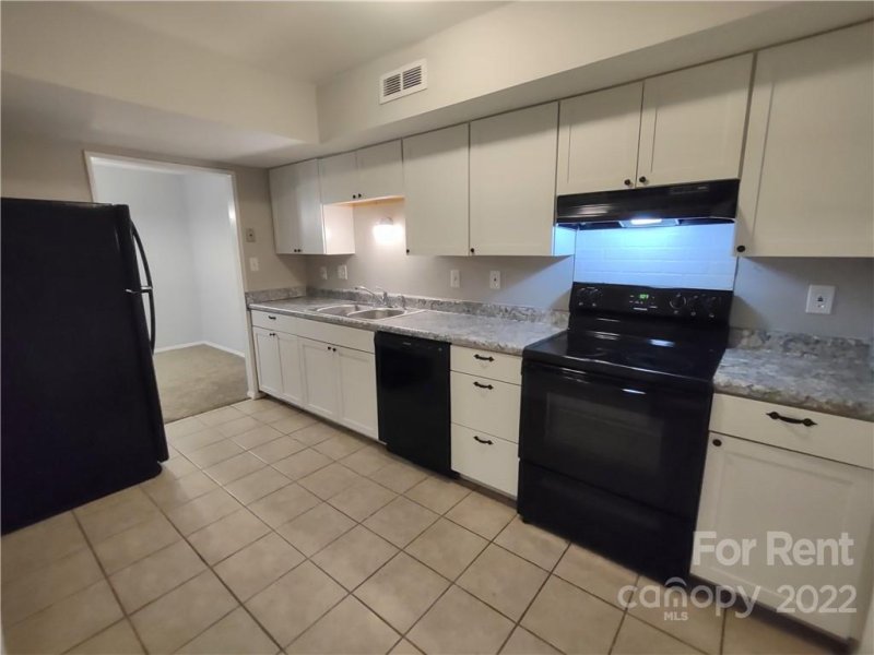 Property image 3 at 7001 Stonington Lane, Charlotte, NC 28227