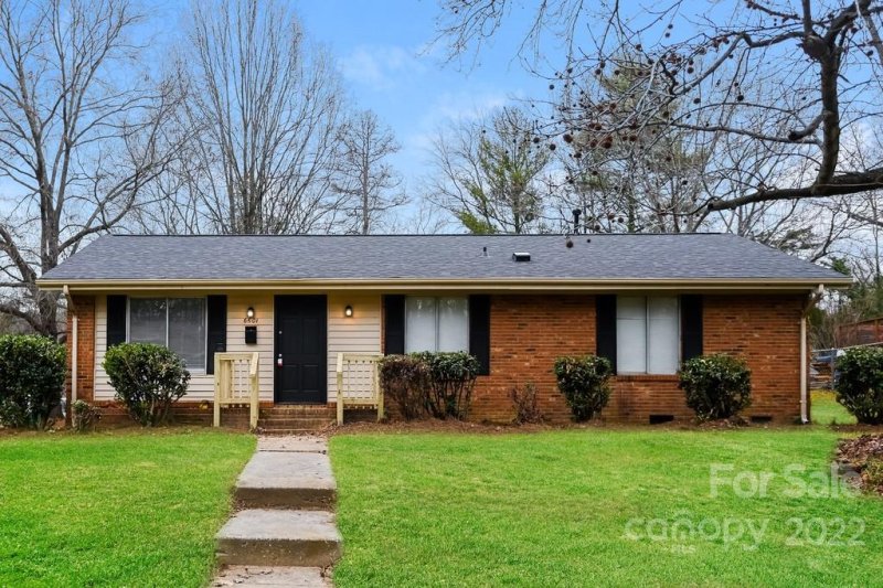 Property image 2 at 6601 Covecreek Drive, Charlotte, NC 28215