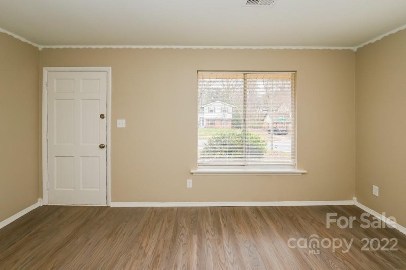 Property image 3 at 6601 Covecreek Drive, Charlotte, NC 28215