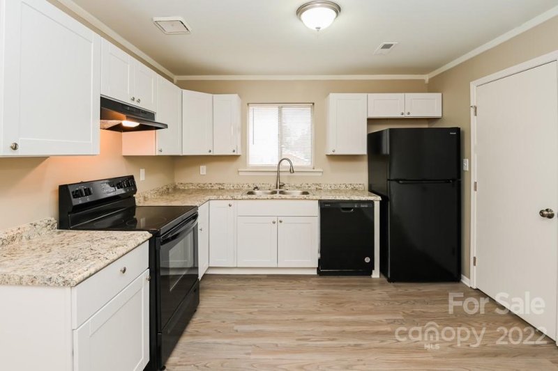 Property image 4 at 6601 Covecreek Drive, Charlotte, NC 28215