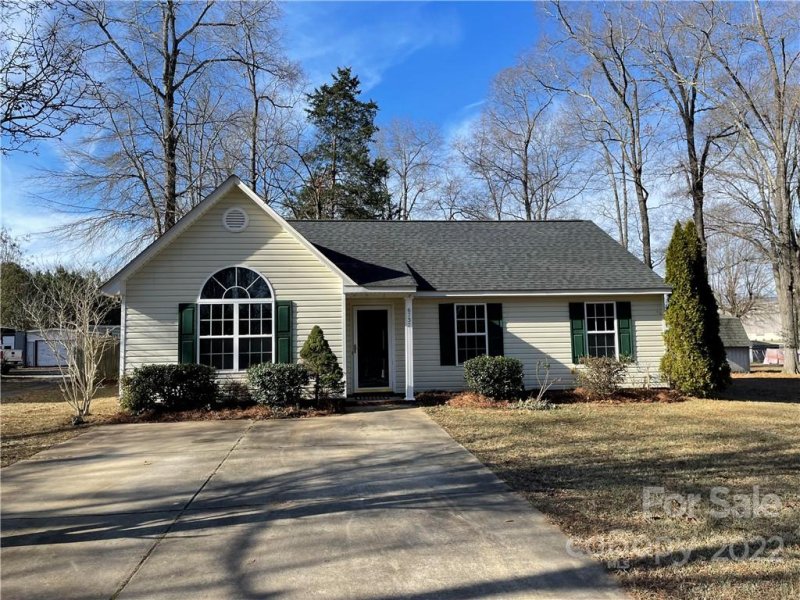 Property image 2 at 6737 1st Avenue, Indian Trail, NC 28079