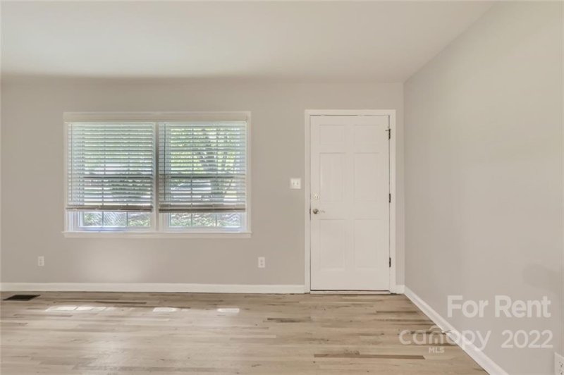 Property image 4 at 400 Vinecrest Drive, Matthews, NC 28105