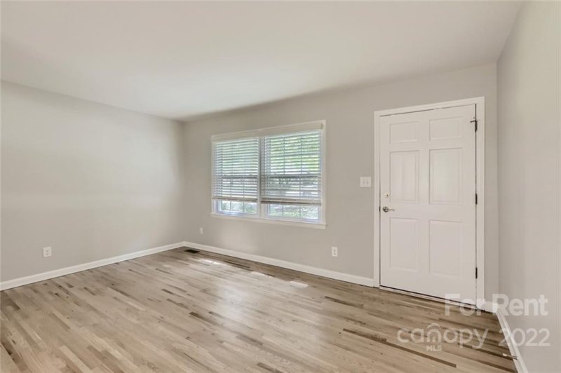 Property image 5 at 400 Vinecrest Drive, Matthews, NC 28105