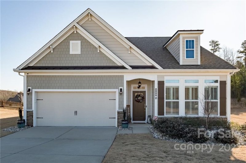 208 Hunters Hill Drive