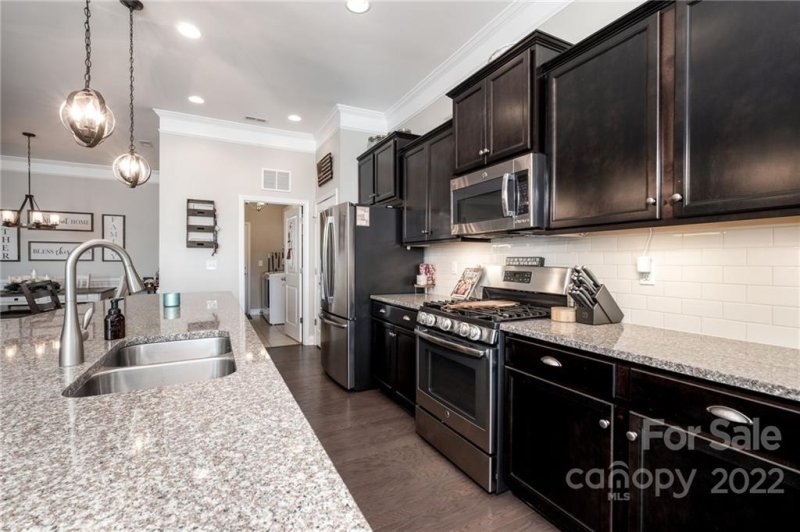 Property image 3 at 208 Hunters Hill Drive, Statesville, NC 28677