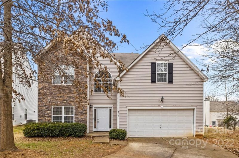 Linda Vista, Charlotte Community