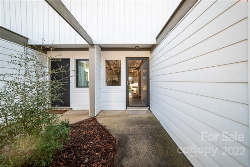 Property image 2 at 3624 Maple Glenn Lane, Charlotte, NC 28226