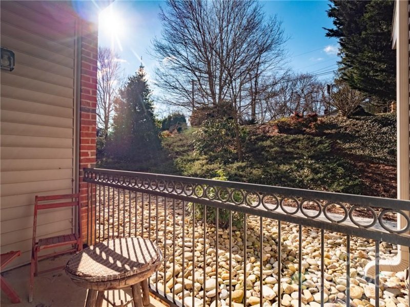 Property image 4 at 216 Appeldoorn Circle, Asheville, NC 28803