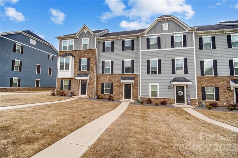 Property image 3 at 10772 Overlook Mountain Drive, Charlotte, NC 28216